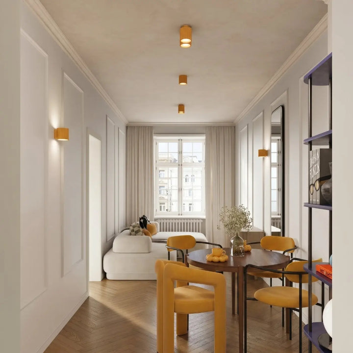 Applique murale jaune dans un intérieur contemporain