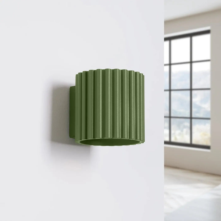 Applique murale vert olive éteinte, vue rapprochée