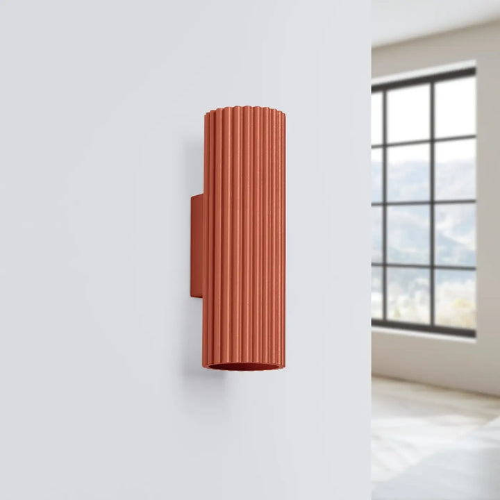Applique Murale ocre rouge éteinte, vue rapprochée