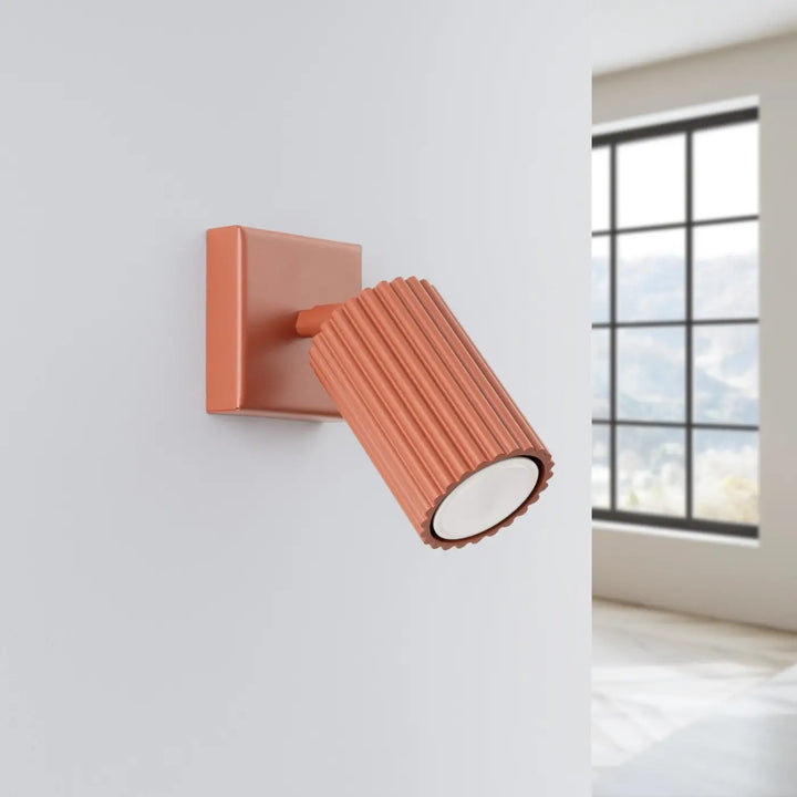 Applique Murale ocre rouge éteinte, vue rapprochée
