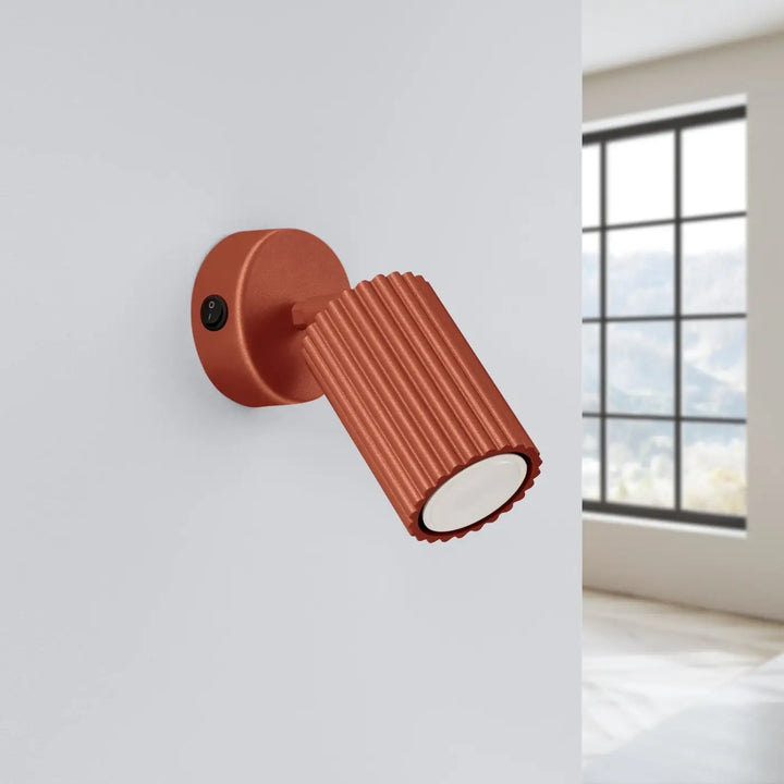 Applique Murale ocre rouge éteinte, vue rapprochée