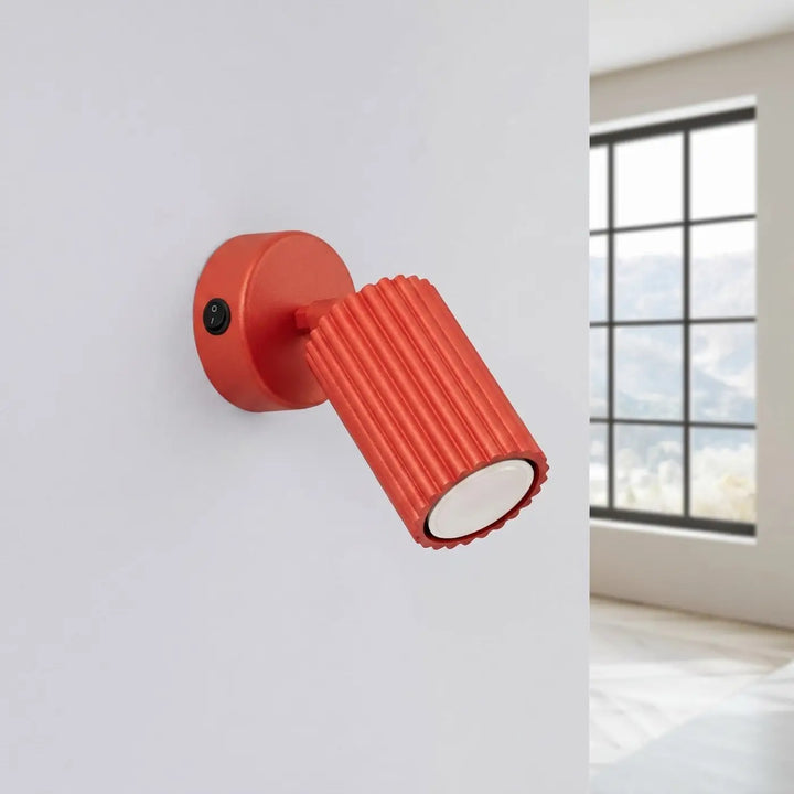 Applique Murale rouge éteinte, vue rapprochée