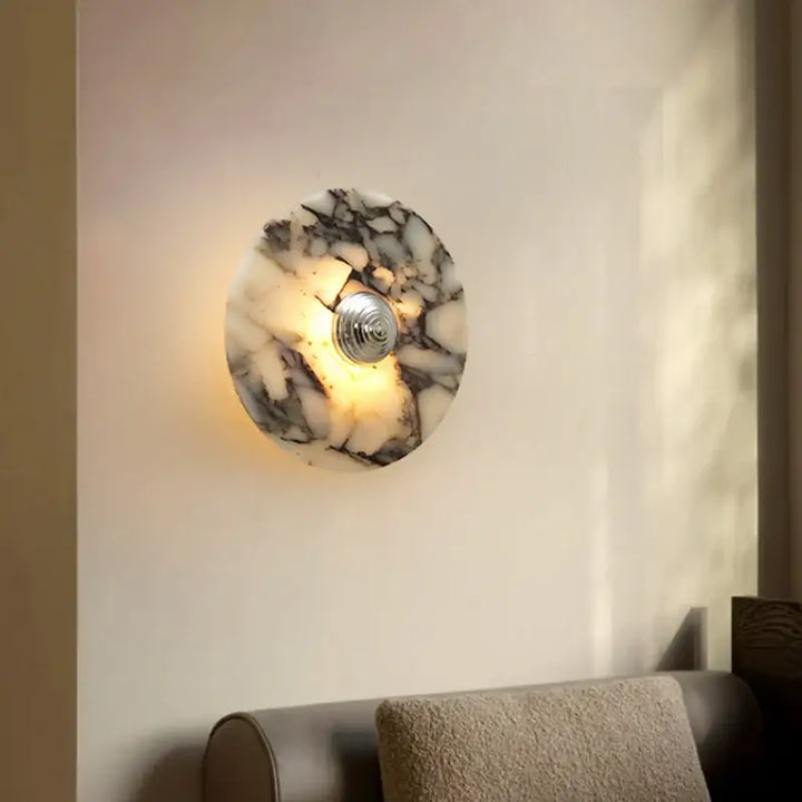 Applique murale chic et moderne en marbre avec détail laiton