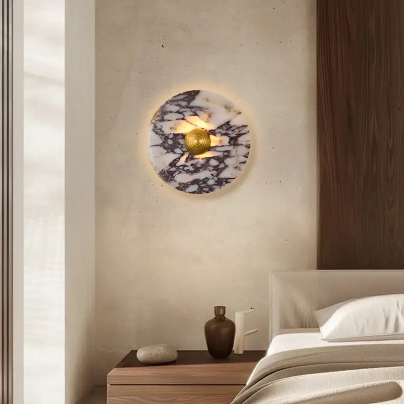 Applique murale chic et moderne en marbre avec détail laiton