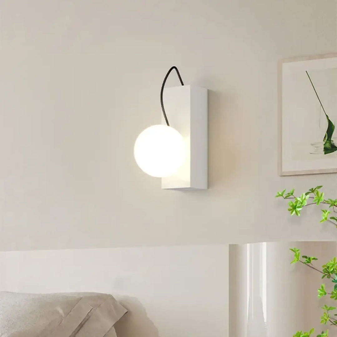 Applique murale colorée style contemporain avec boule blanche chic