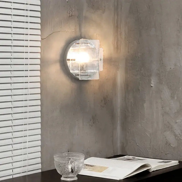 Applique murale couleur chrome avec façade en verre 