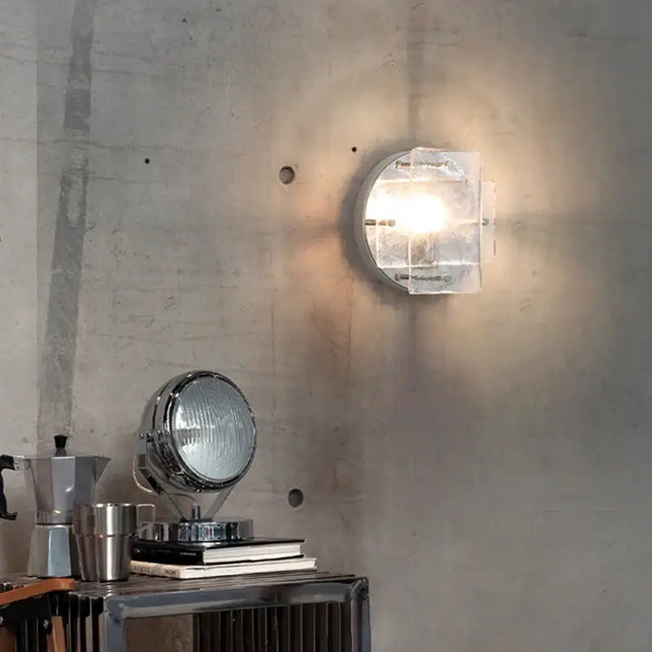 Applique murale couleur chrome avec façade en verre 