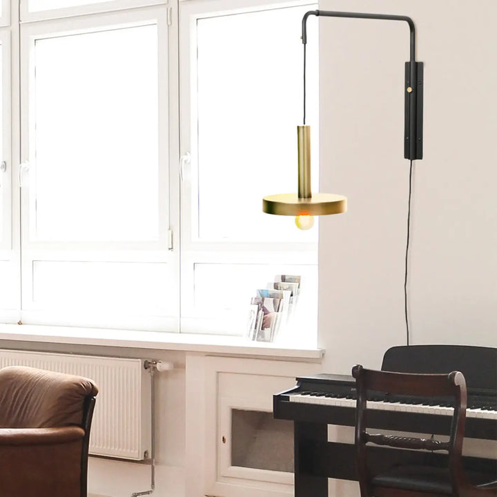 Applique Whizz extensible or satiné et noire en situation