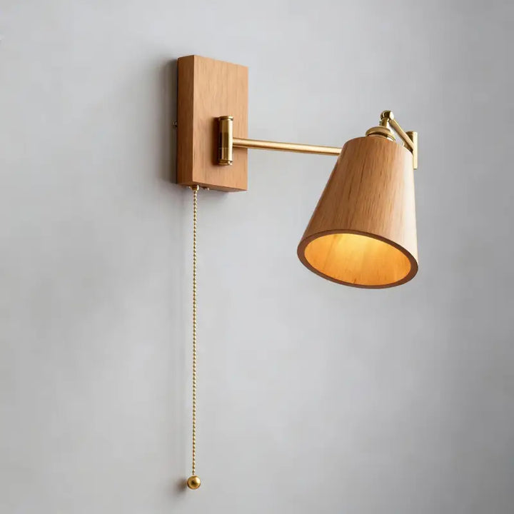 Applique murale design en bois et laiton avec bras orientable élégant