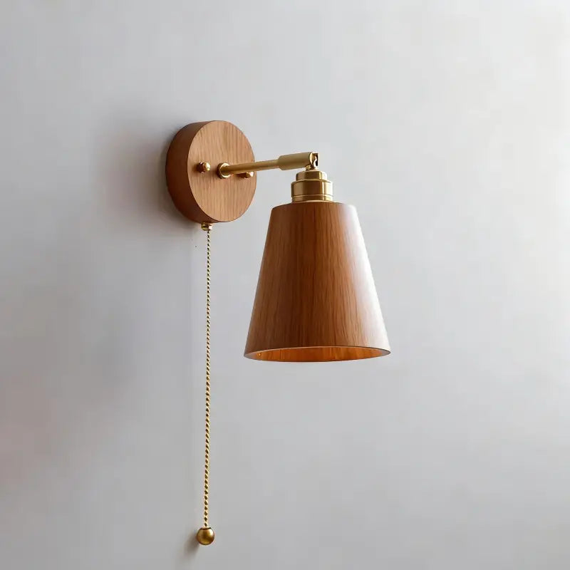 Applique murale design en bois et laiton avec bras orientable élégant