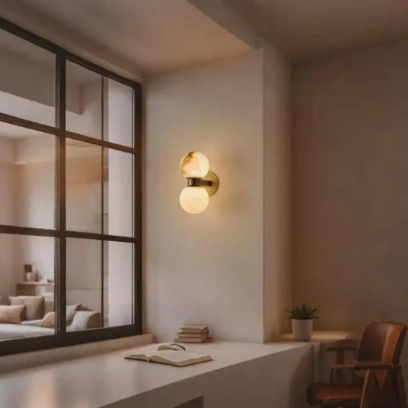 Applique murale design double boule en verre blanc chic