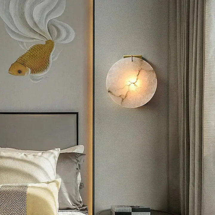 Applique murale design effet marbre et base dorée