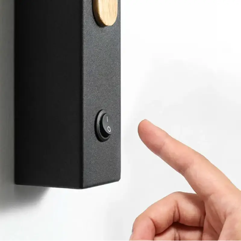 Applique murale design noir mat avec abat jour cylindrique