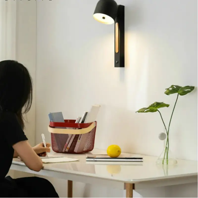 Applique murale design noir mat avec abat jour cylindrique