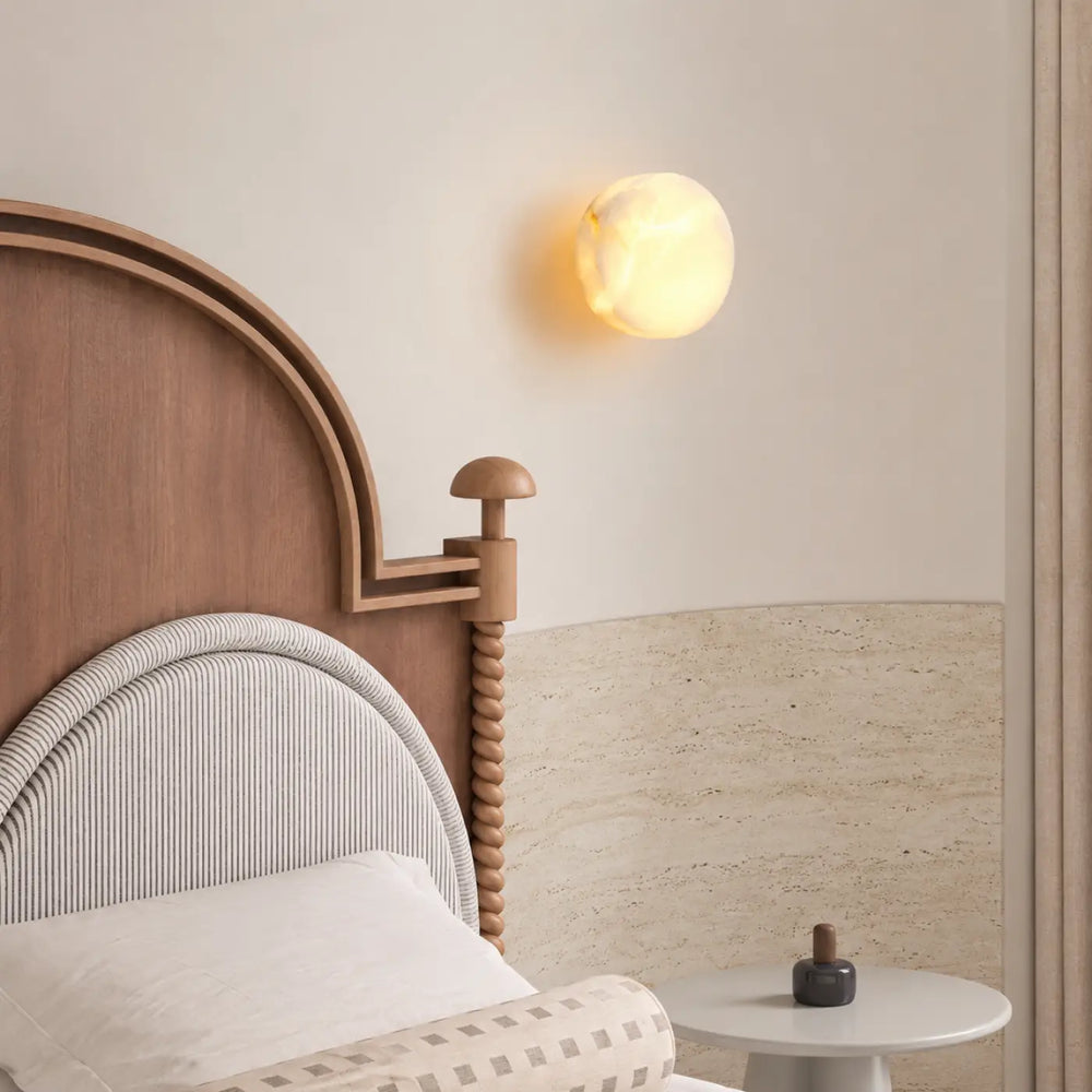 Applique murale stoba sphérique en verre ambré translucide avec intensité variable led lustre ampoules sont-elles incluses
