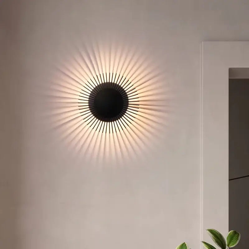 Applique Murale Design Soleil Avec Disque Central Noir

