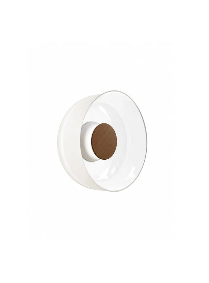Applique murale Totem Pablo Designs en verre opale soufflé 30,5 cm, base blanche et façade noyer