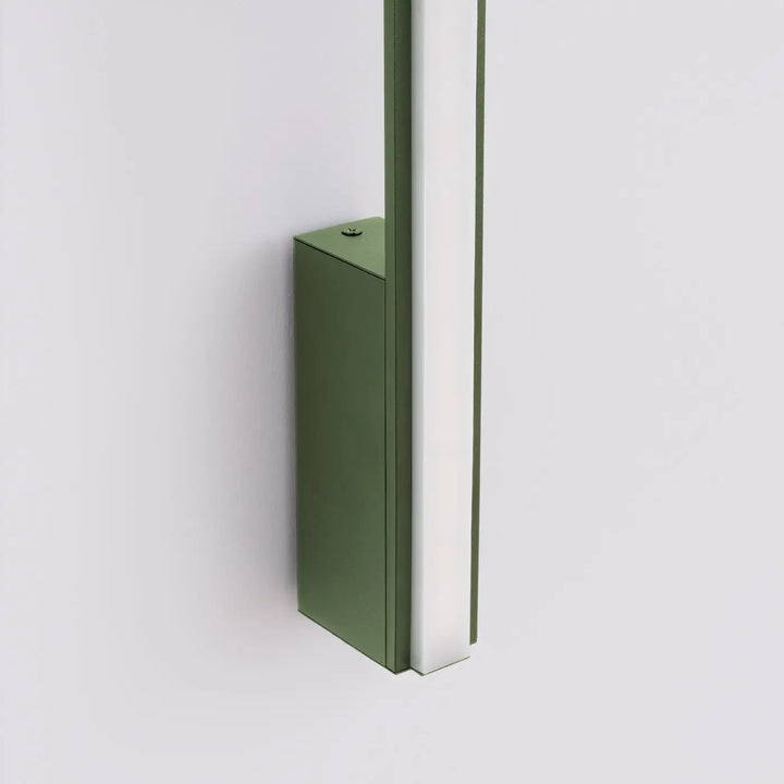 Applique murale lagom 120 vert olive en métal avec design minimaliste et excellente finition de la collection lagom allie