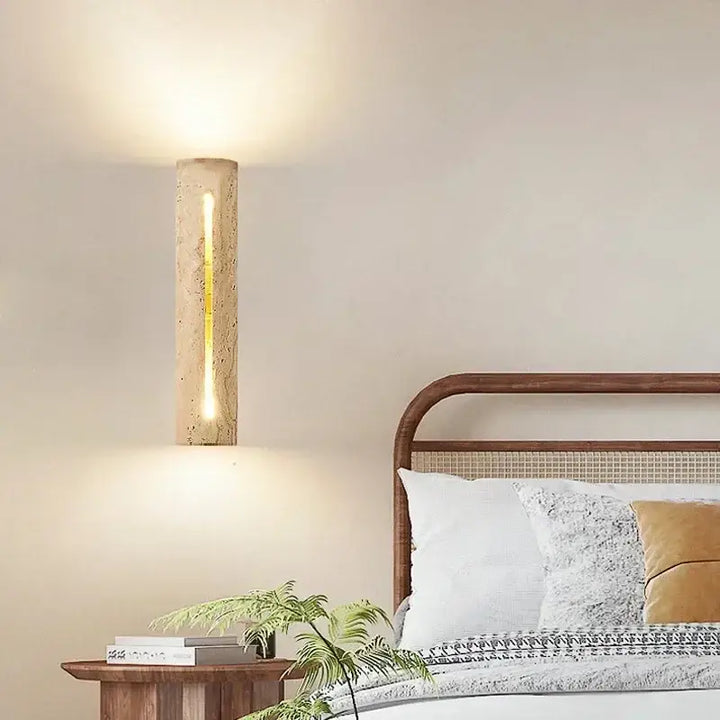 Applique murale design verticale en verre marbré et support doré

