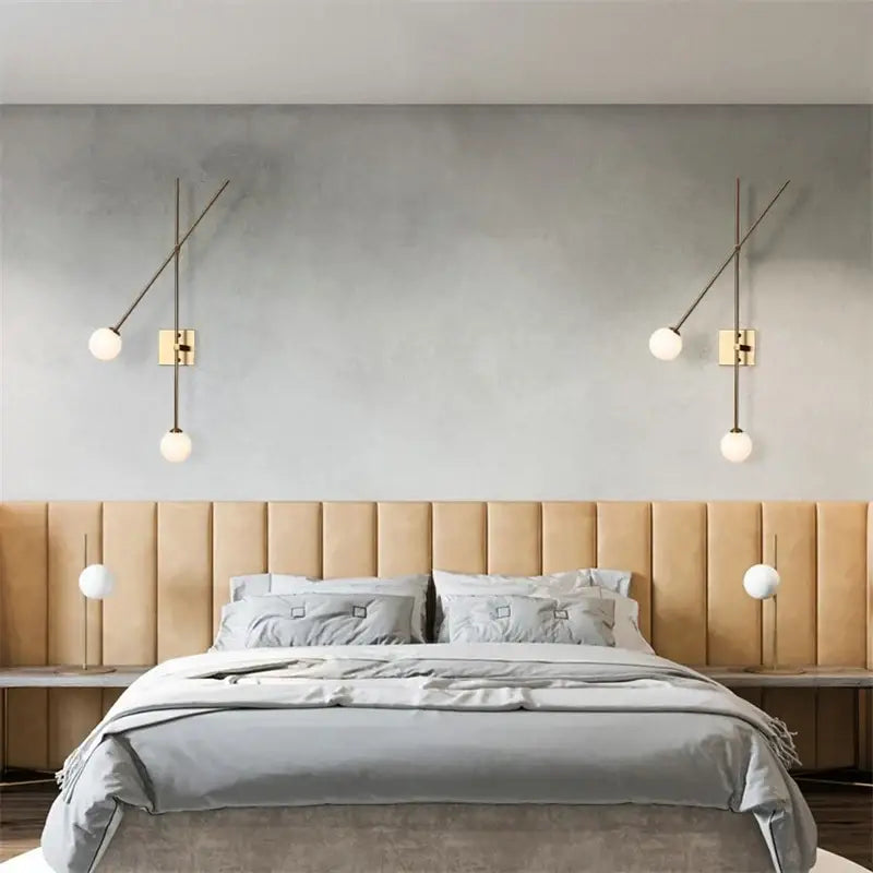 Applique Murale Dorée Géométrique À Deux Globes Opalins