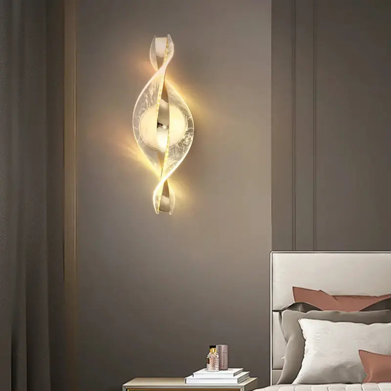 Applique Murale Dorée Originale Goutte Twistée