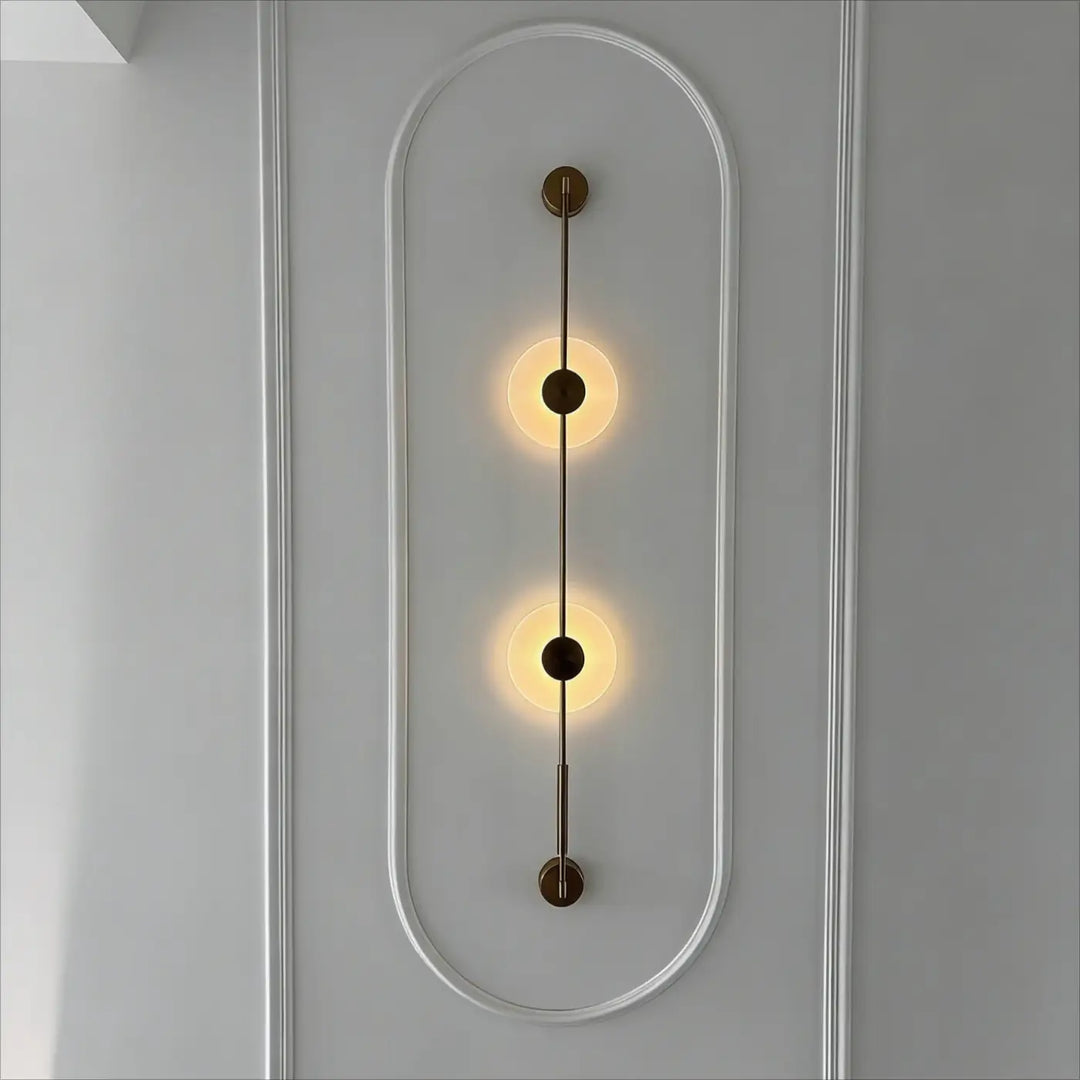 Applique murale discor en laiton moderne avec deux lumières circulaires chaudes pour salle à manger