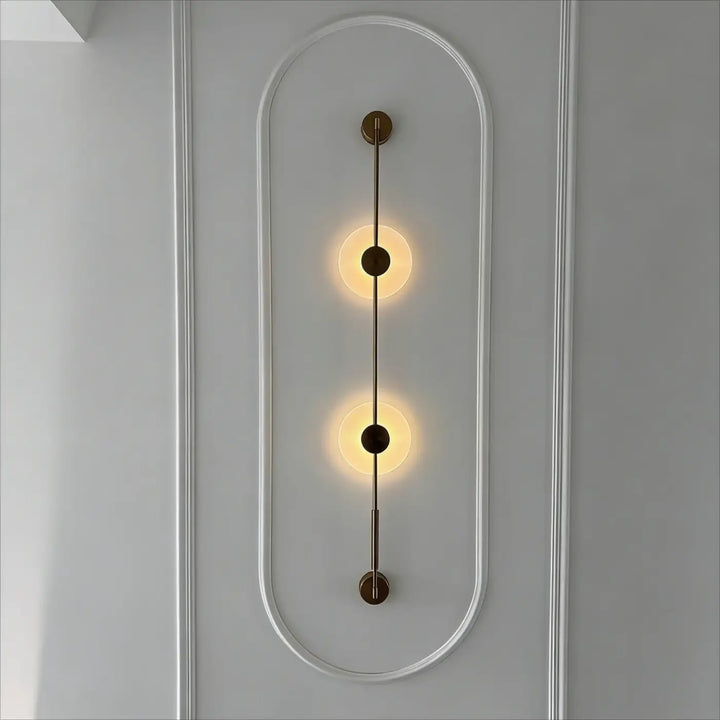 Applique murale discor en laiton moderne avec deux lumières circulaires chaudes pour salle à manger
