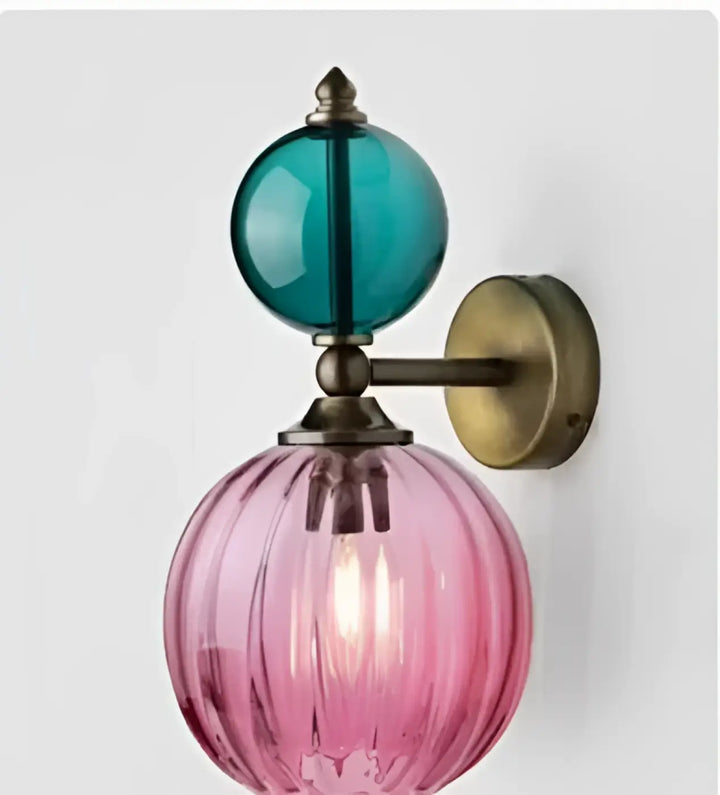 Applique murale gloya en verre teinté teal et rose avec détails laiton pour un éclairage mural élégant