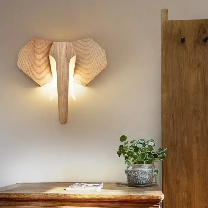 Applique murale en bois tête d’animal style sculptural


