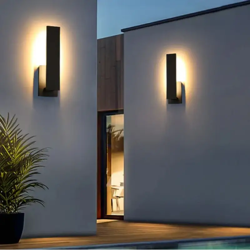 Applique murale façade contemporaine noire lumière diffuse

