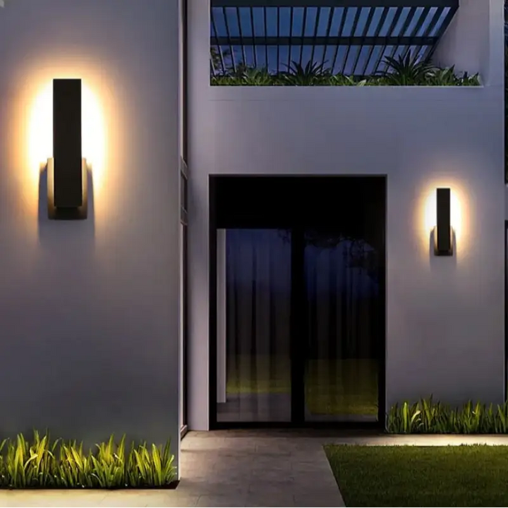 Applique murale façade contemporaine noire lumière diffuse

