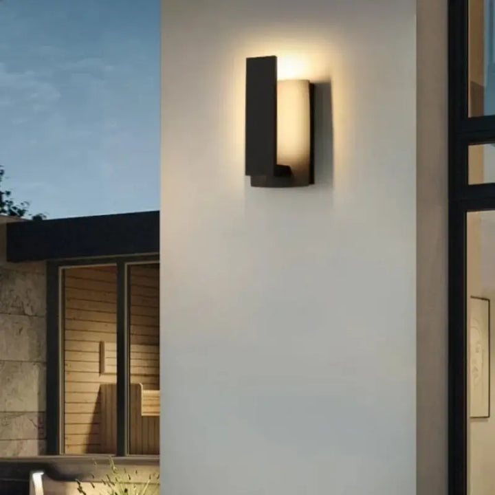 Applique murale façade contemporaine noire lumière diffuse

