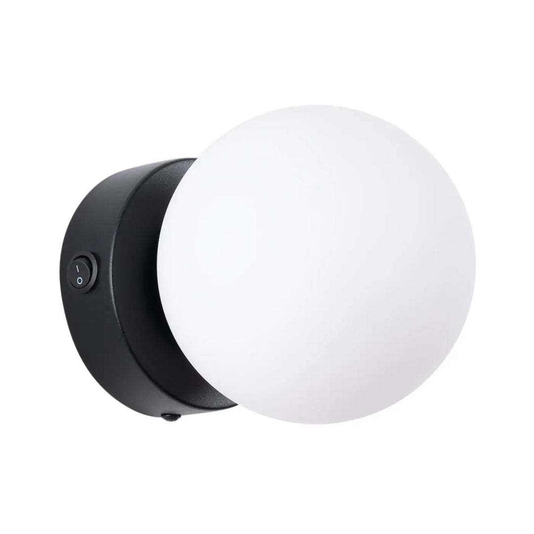 Applique yoli 1 noir avec globe en verre dépoli design minimaliste idéale pour cheminée yoli moderne