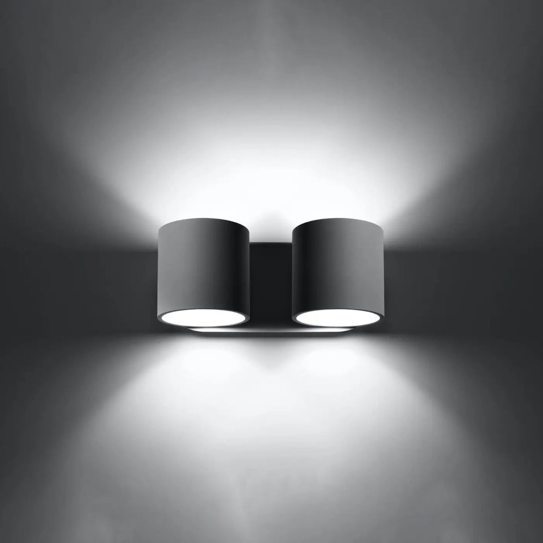 Kinkiet orbis gris en métal noir cylindre moderne avec deux luminaires éclairés bois naturel