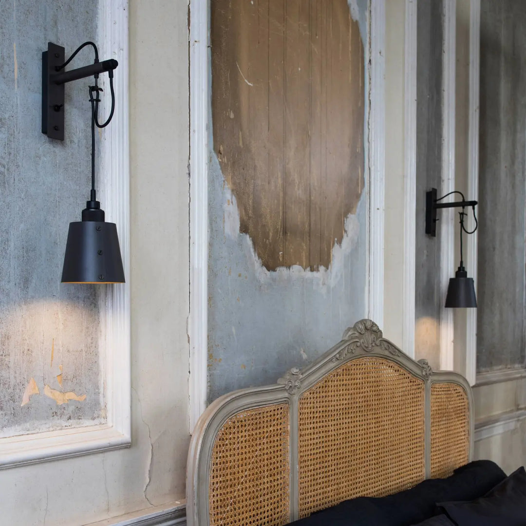 Abat-jour Hooked petit modèle Graphite dans un intérieur #couleur_dor