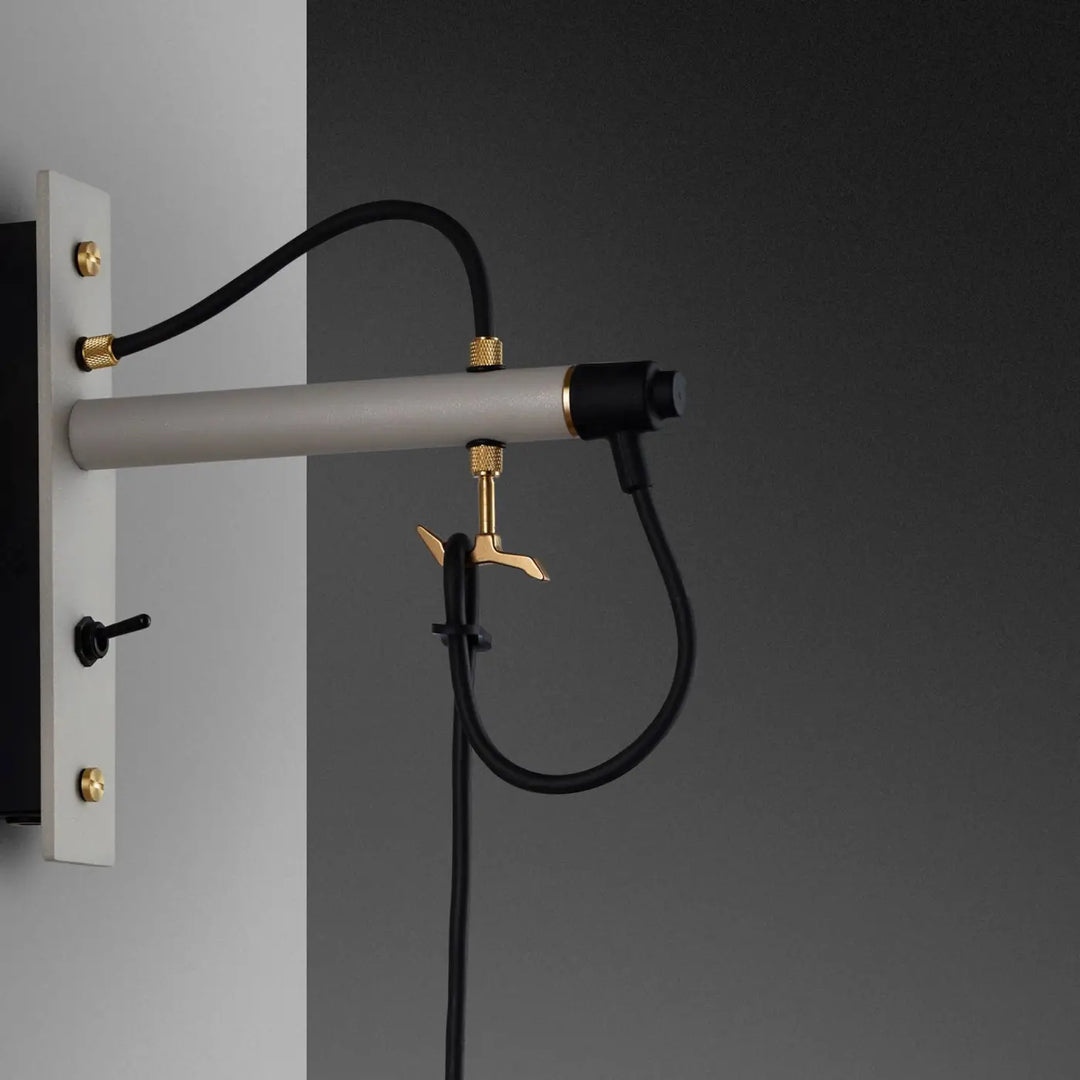 Applique murale Hooked petit modèle Pierre en laiton #couleur_dor