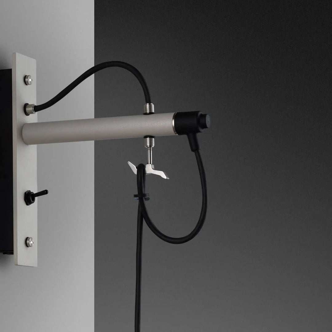 Applique murale Hooked grand modèle Pierre en acier, crochet et câble réglable #couleur_argent