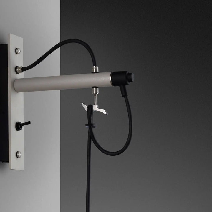 Applique murale Hooked grand modèle Pierre en acier, crochet et câble réglable #couleur_argent