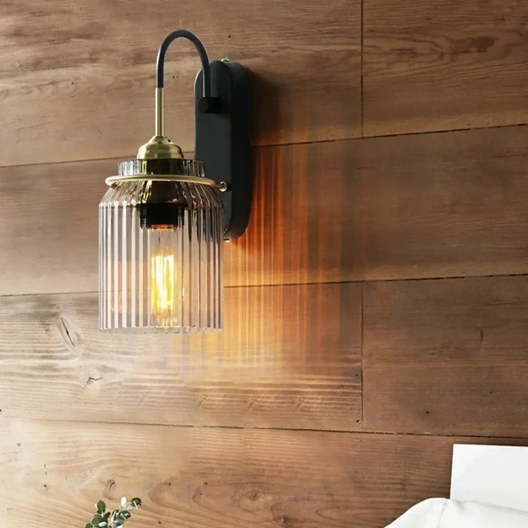 Applique murale industrielle en verre strié et métal pour déco loft