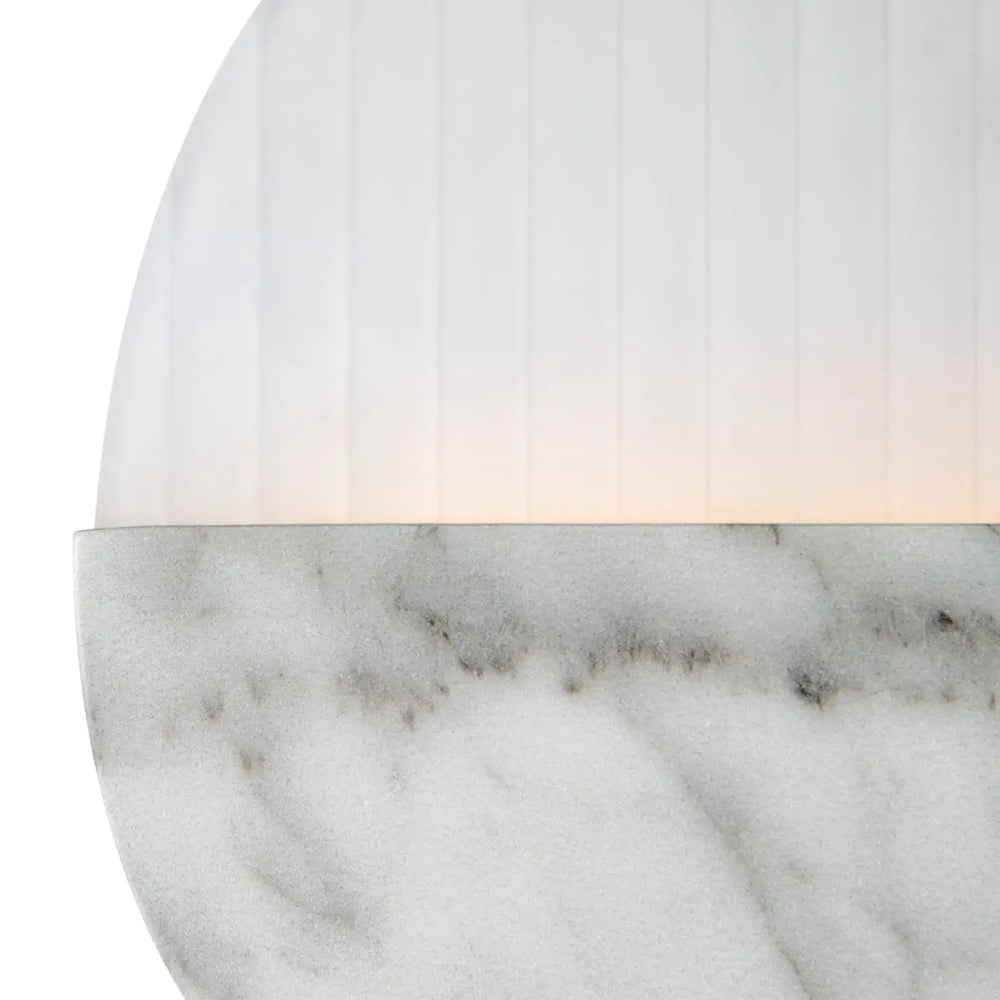 Applique murale jupiter avec disque effet marbre en marbre blanc et verre glacé à rainures verticales