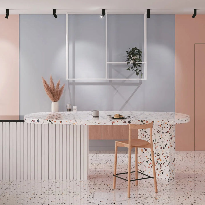 Applique murale profil plié avec dessus en terrazzo ovale blanc à éclats noirs brun beige sur acier noir