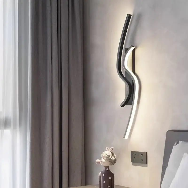 Applique murale LED avec deux barres courbées comme une vague

