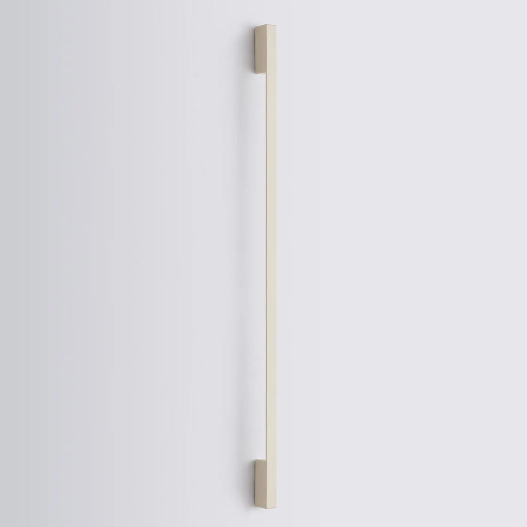 Applique murale sappo 150 led 3000k beige avec poignée tirage rectangulaire en nickel brossé minimaliste