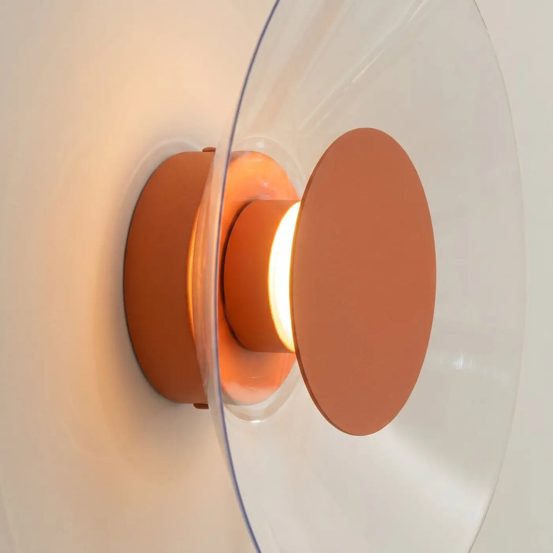 Applique murale ASTRO ocre rouge vue de profil, disque transparent