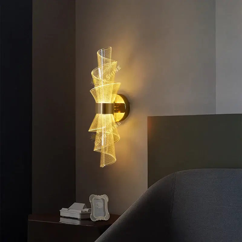 Applique Murale LED Dorée Au Design Original Pour Chambre