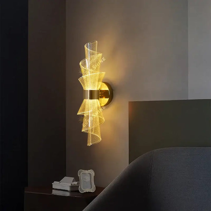 Applique Murale LED Dorée Au Design Original Pour Chambre