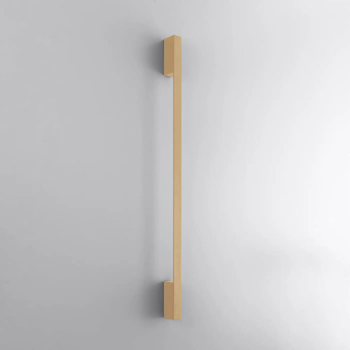Applique murale sapo m 3000k doré en laiton brossé avec poignée rectangulaire et design minimaliste pour solutions imprévisibles
