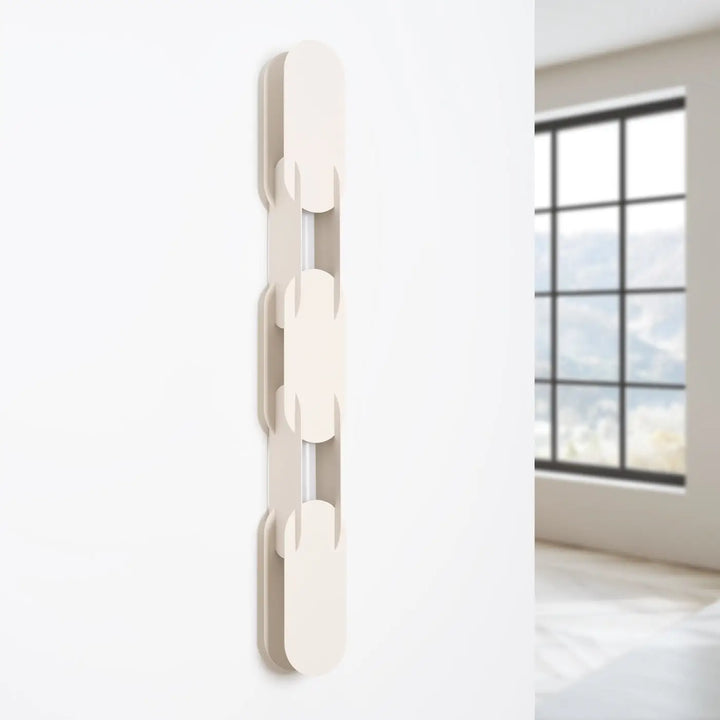 Applique murale CHAIN beige éteinte, posée au mur