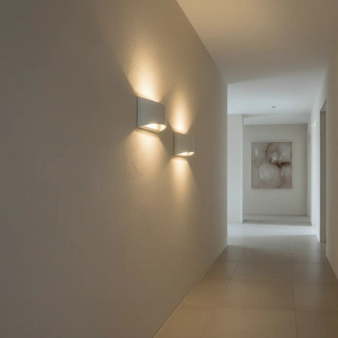 Applique murale nolima en métal mat avec éclairage led moderne style minimaliste et lumière chaude ciblée