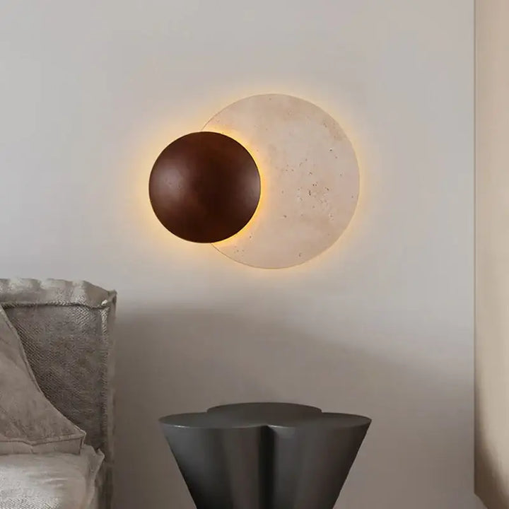 Applique murale LED en pierre blanche et bois noble

